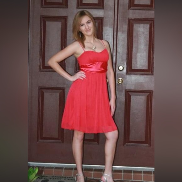 Red silky dress - Picture 3 of 3